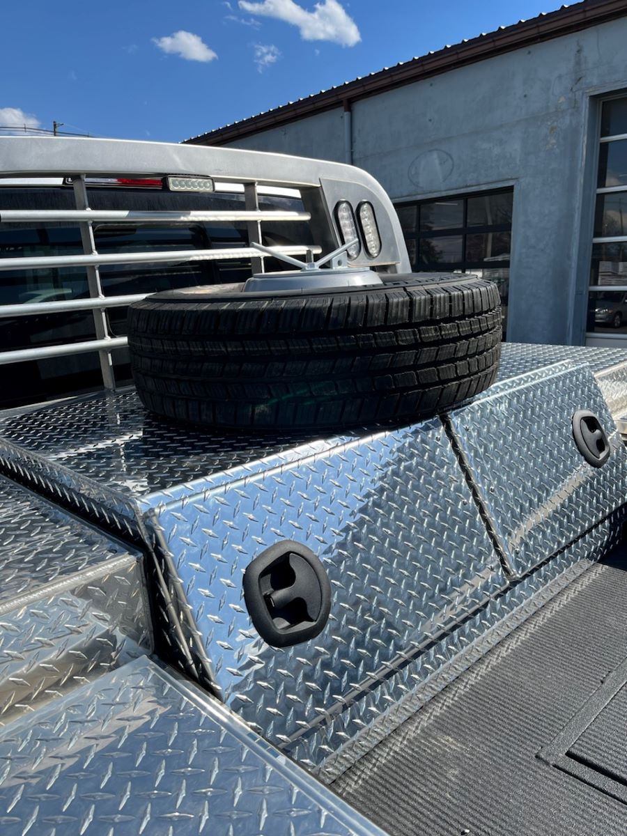 diamond plate truck tool box with doors