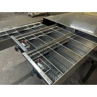 drawer truck toolbox with dividers and rubber mat