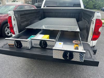 lockable truck toolbox with drawers